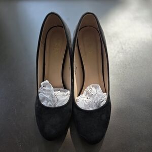 Bella Marie Black Suede Round-Toe Heels Women's 8.5 In Box